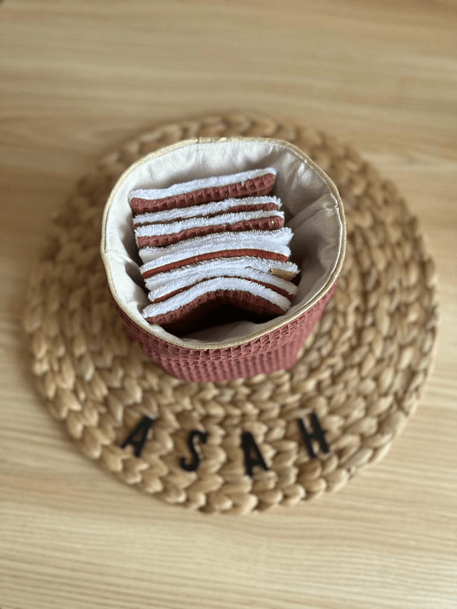 Panière et lingettes